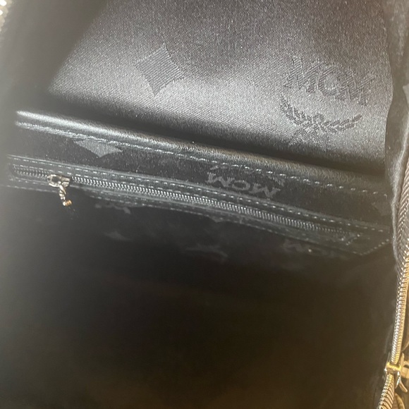 ❤️ Authentic MCM Python Leather Book bag - Picture 9 of 10